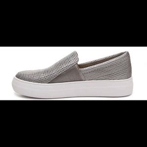 vince camuto kanesya